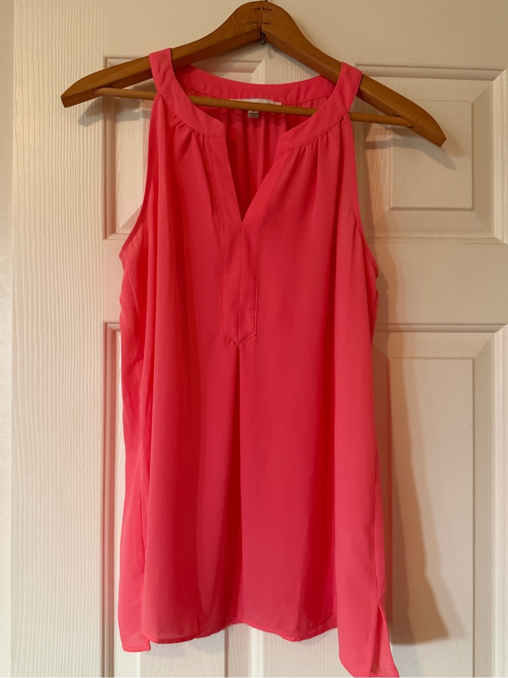 Rose & Olive Sleeveless V-Neck Dressy Tank Top Blouse in coral, Size Small
